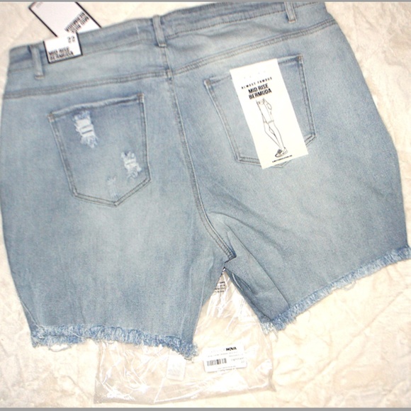 ♥️ Fashion Nova Almost Famous shorts - Picture 6 of 16